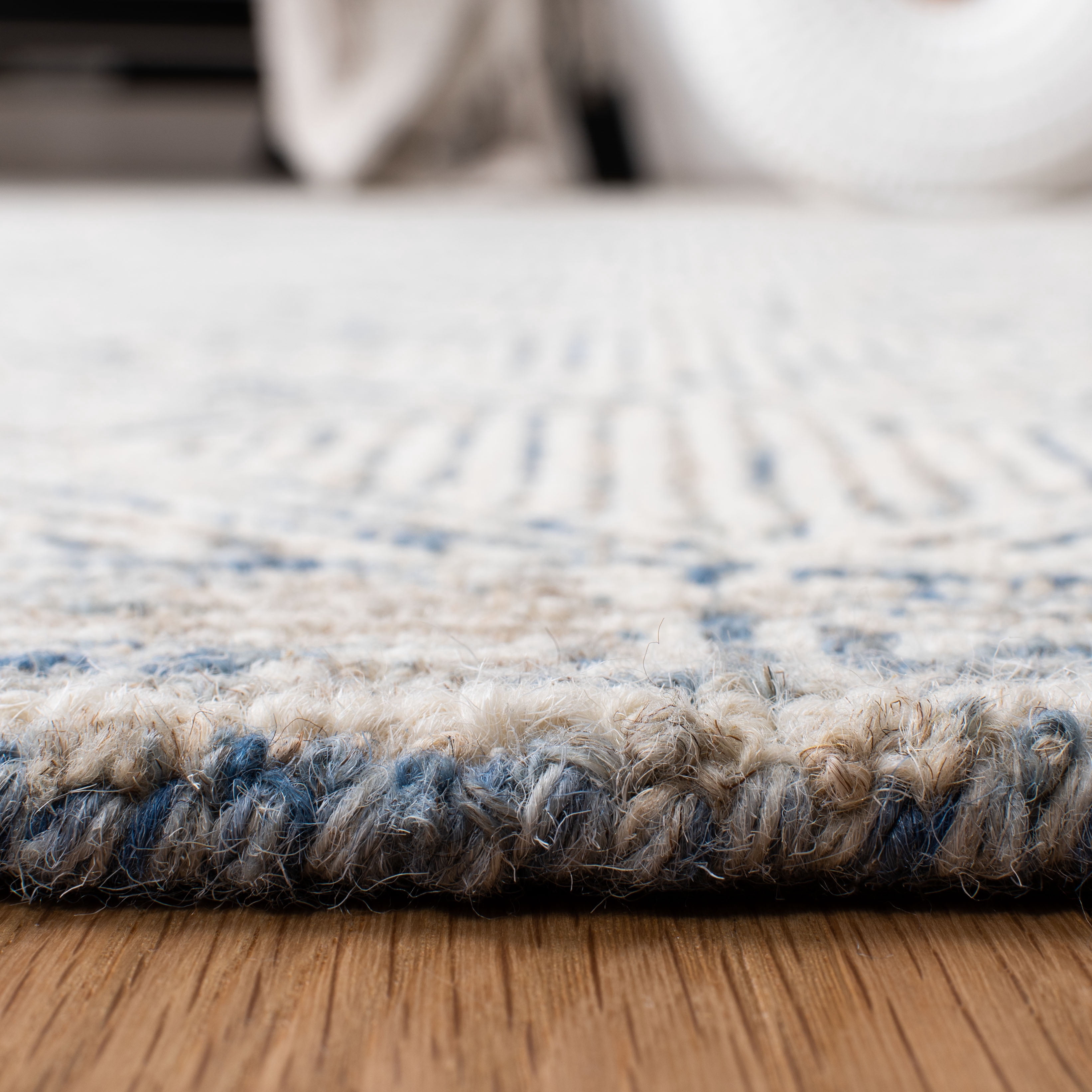 SAFAVIEH Micro-Loop Herbert Geometric Runner Rug, Blue/Ivory, 2'3" x 7'