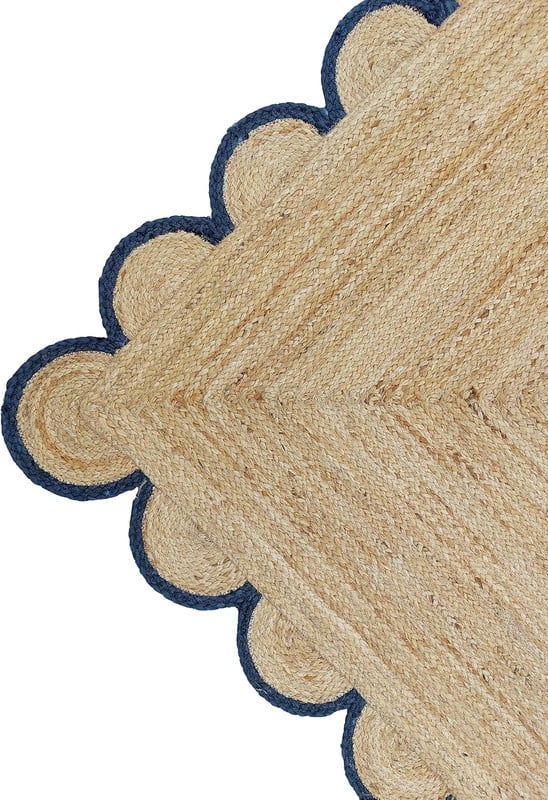 Scalloped Handwoven Natural Jute Area Rug, Navy Trim, 4'x6'
