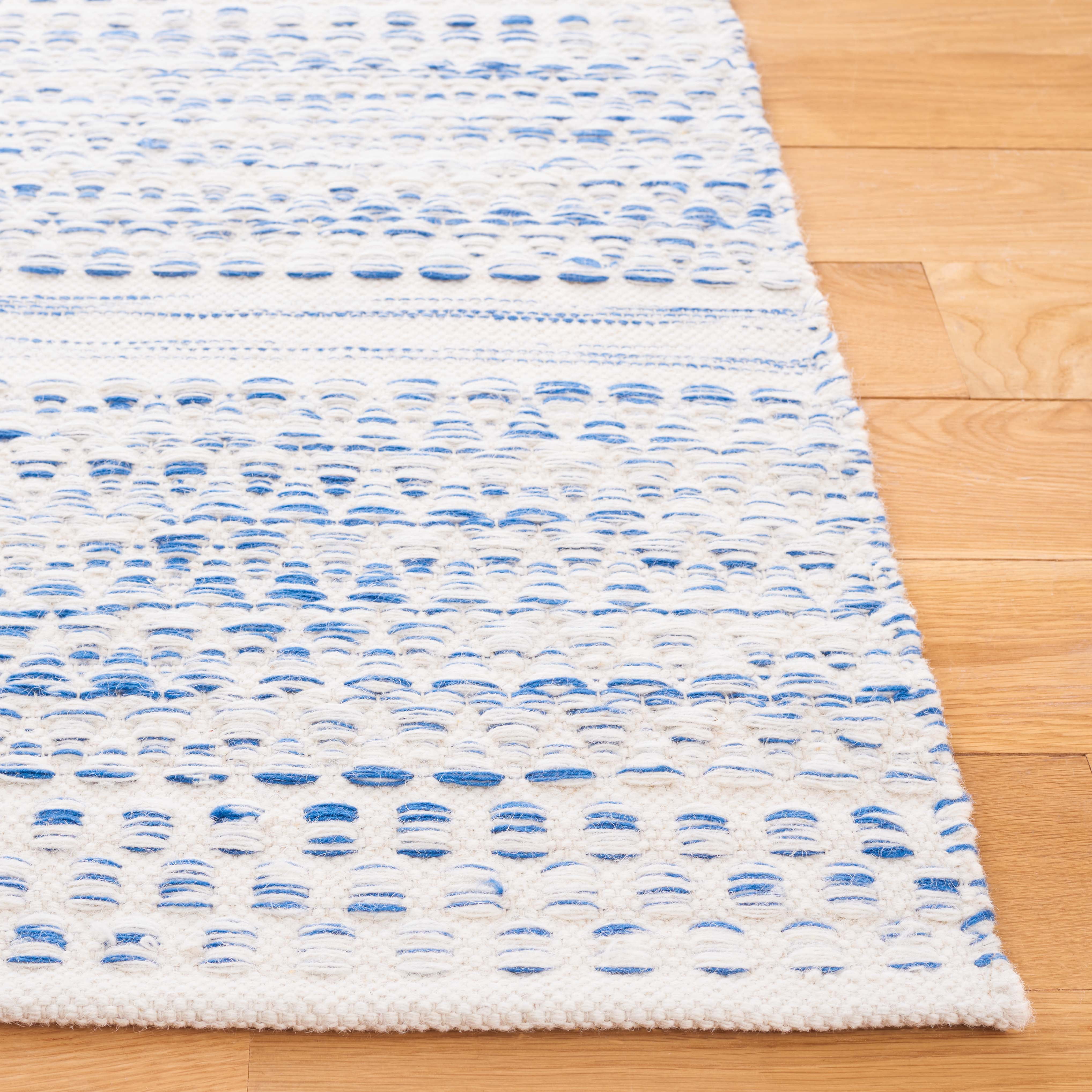 SAFAVIEH Kilim Blazhe Tribal Area Rug, Ivory/Blue, 4' x 6'