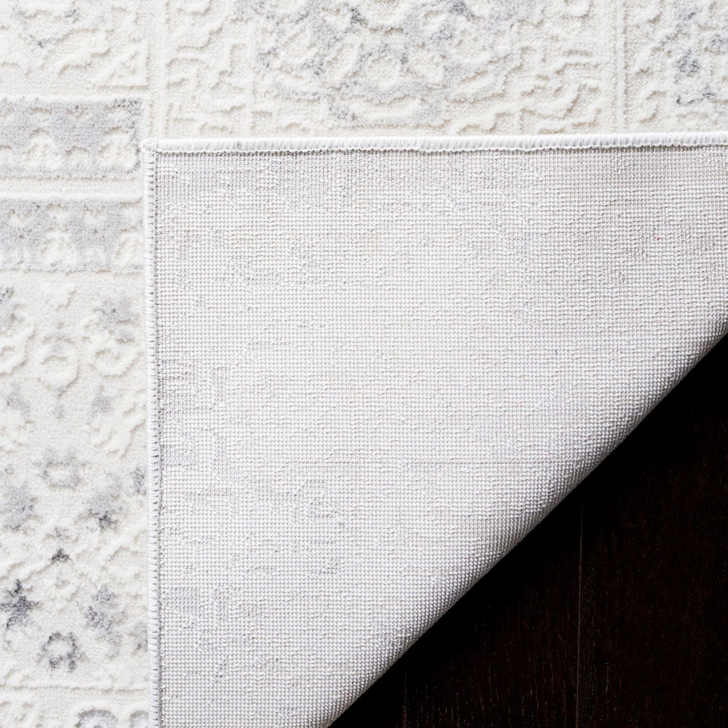 SAFAVIEH Hanna Lynna Diamond Area Rug