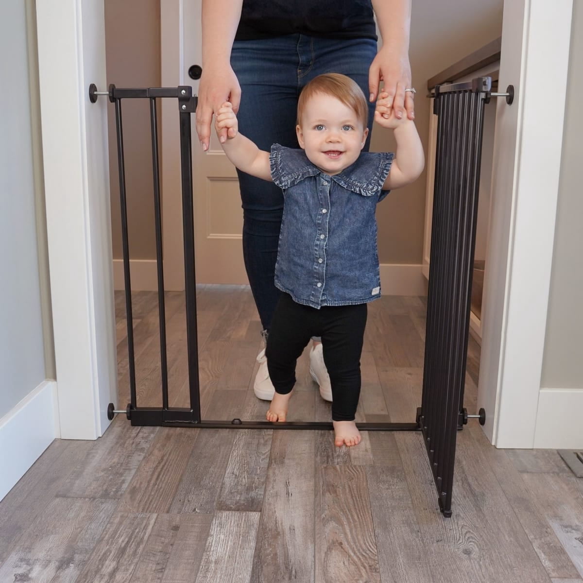 Toddleroo’s StepSafe Auto-Close Gate, Black