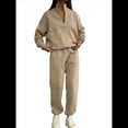 thumbnail image 1 of Conjunto Deportivo de 2 Piezas para Mujer: Sudadera de con Media Cremallera y Pantalón de Chándal Caqui M, 1 of 8