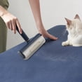 thumbnail image 1 of Rodillo quitapelusas para ropa y tapicería | Eliminador de pelo de mascotas con láminas adhesivas | Rodillo adhesivo para eliminar pelusa, polvo y caspa, 1 of 4