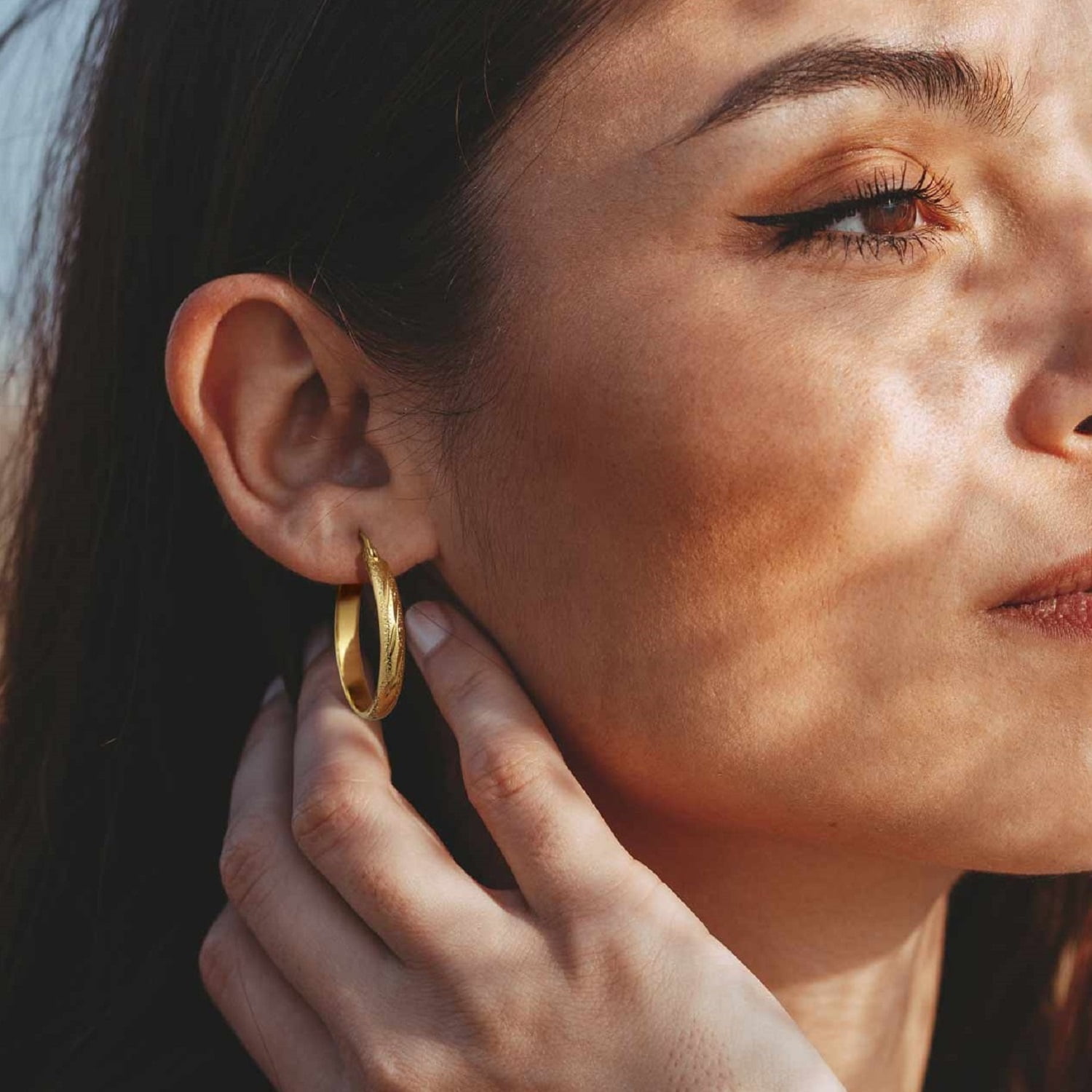 14K Gold Hoop Earrings for Women Textured Gold Filled Hoop Earrings, Classic Gold Earrings Lightweight Women’s Gold Jewelry 25mm