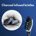 thumbnail image 3 of Brosse à dents manuelle au charbon Oral-B Pro-Flex, souple, 3 of 8