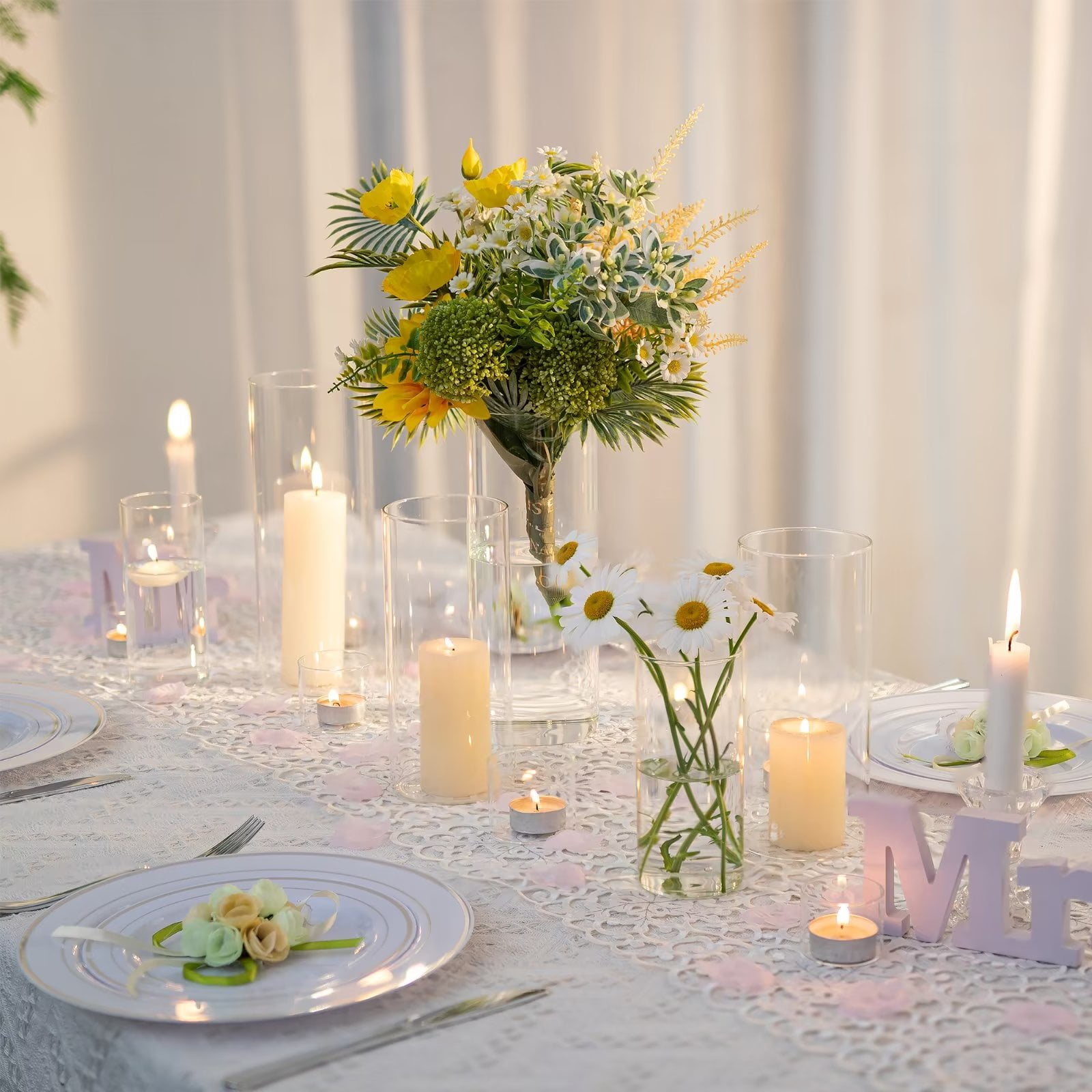 Centerpiece Wedding Wine Glasses Table Flowers Floating Candles Pillar  Vases Stock Photo by ©j.hendrickson3 528537770