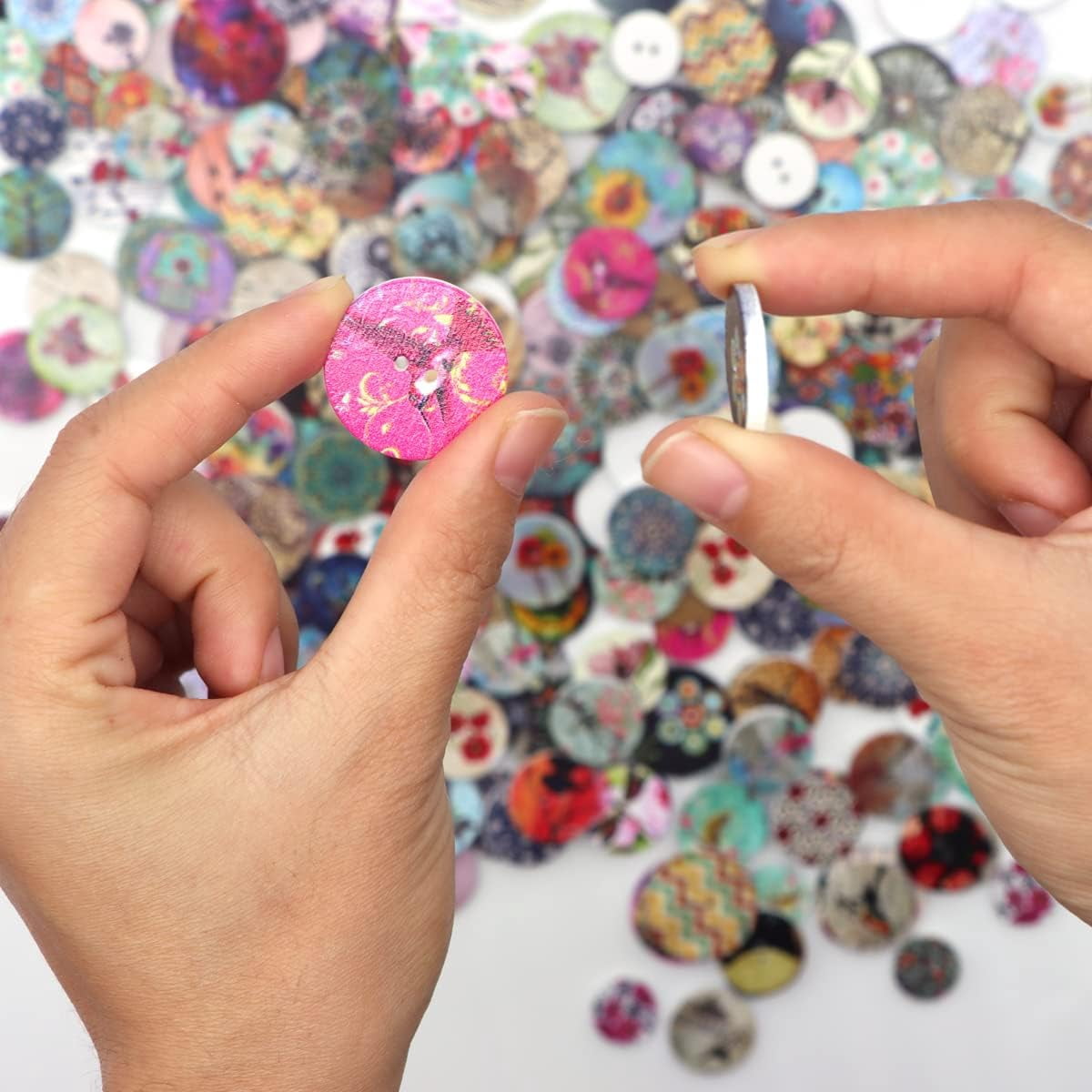 CATPAN 400 Pcs Wooden Buttons,Many Styles Decorative Sewing Button,Buttons for Crafts,2 Holes Round Decorative Painted Wood Buttons,Cute Buttons,3D Buttons for DIY Sewing(20mm,15mm,25mm)