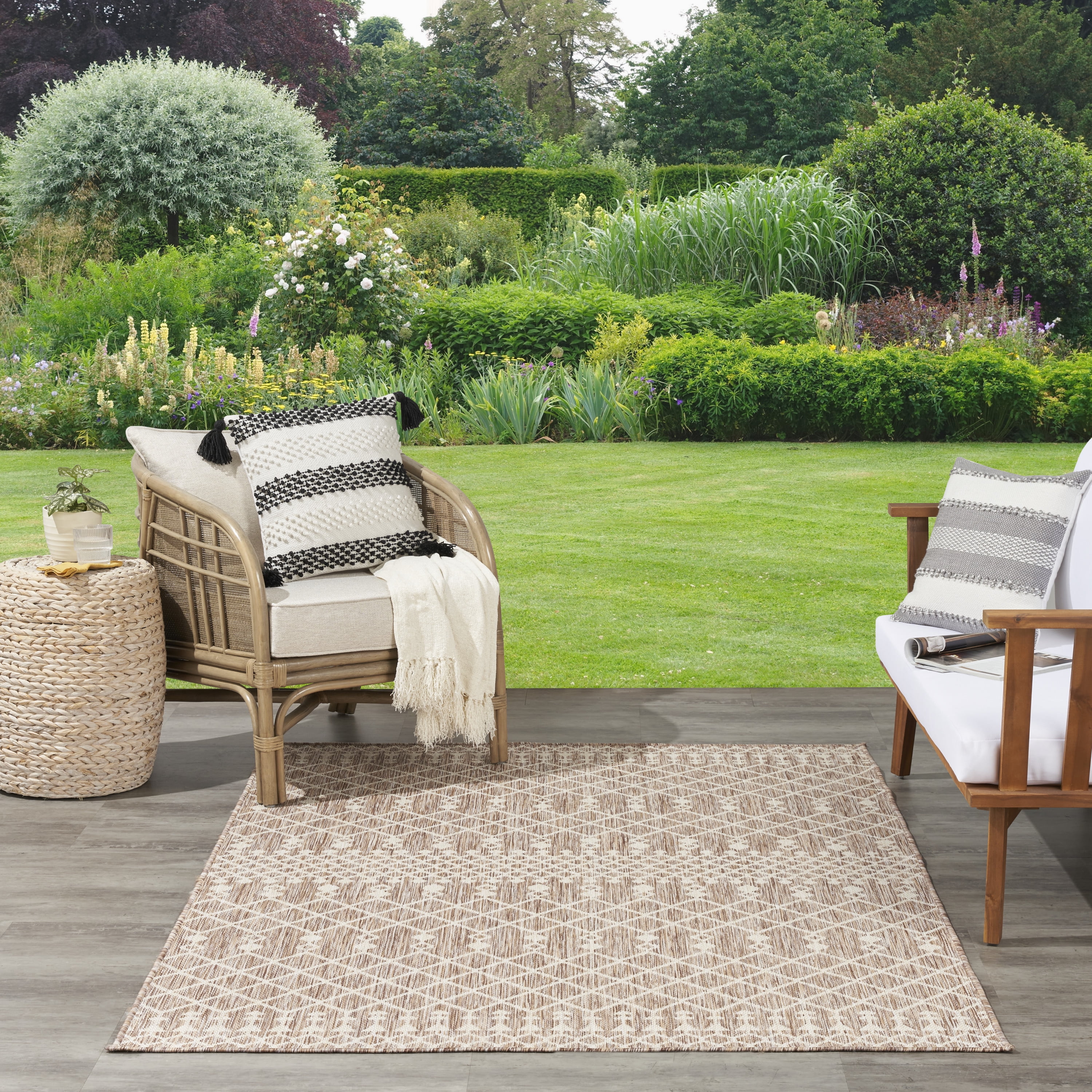 Nourison Positano Indoor/Outdoor Beige 5' x 7' Area Rug (5x7)