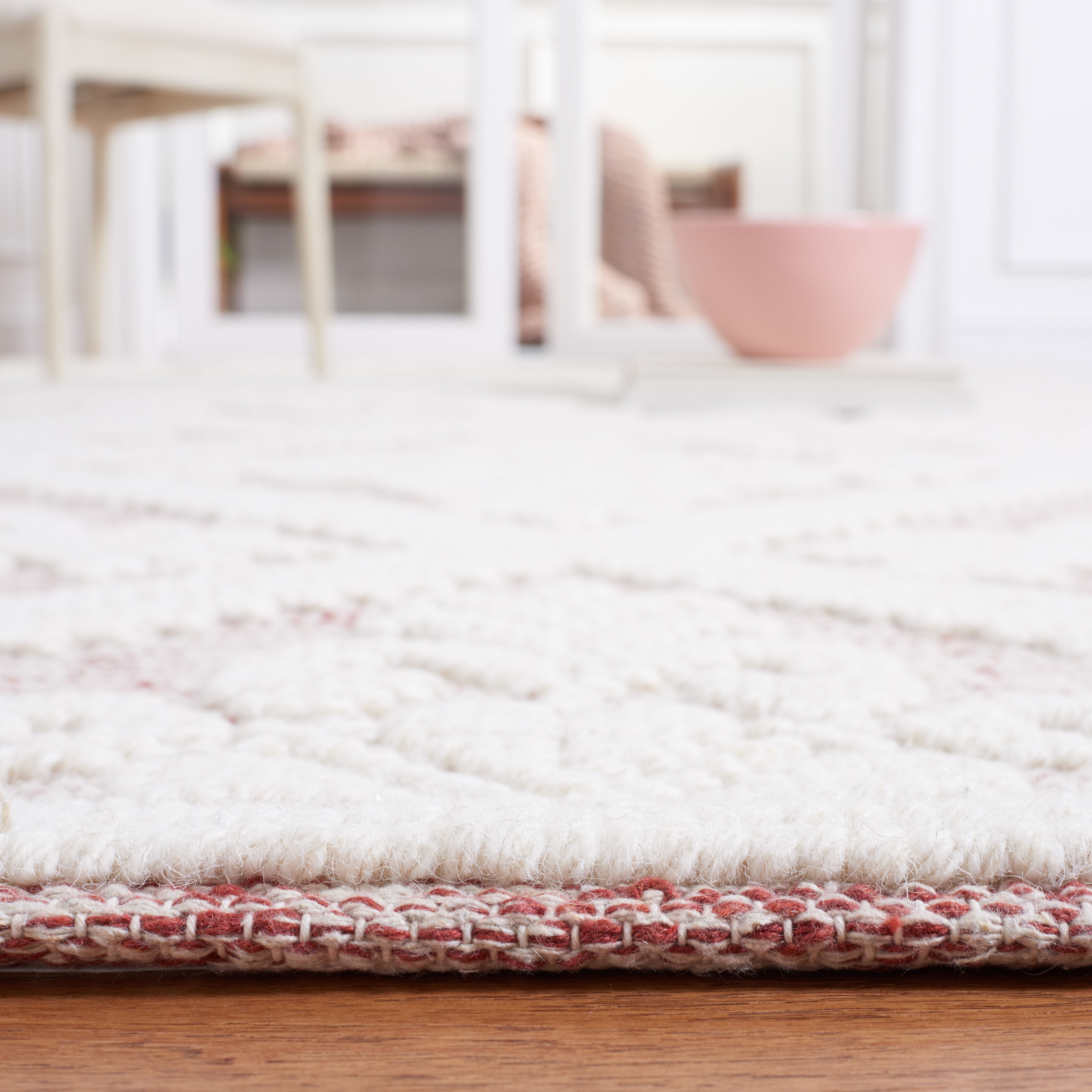 SAFAVIEH Vermont Trinity Floral Geometric Wool Area Rug, Ivory/Red, 4' x 6'
