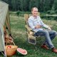thumbnail image 2 of Costway Silla de camping plegable con reposapiés desmontable para pesca, camping y picnics (caqui), 2 of 4