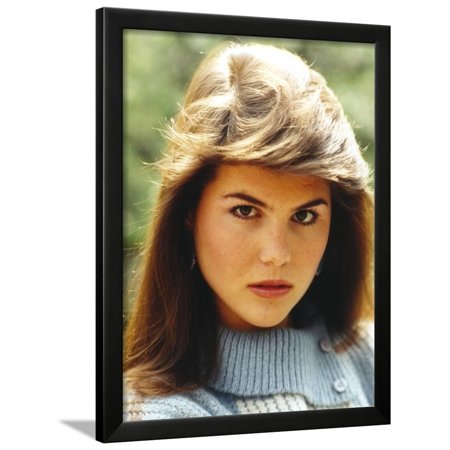 lori loughlin lipstick lori loughlin wearing a knitted blouse and red lipstick lori loughlin lipstick lori loughlin wearing a knitted blouse and red lipstick