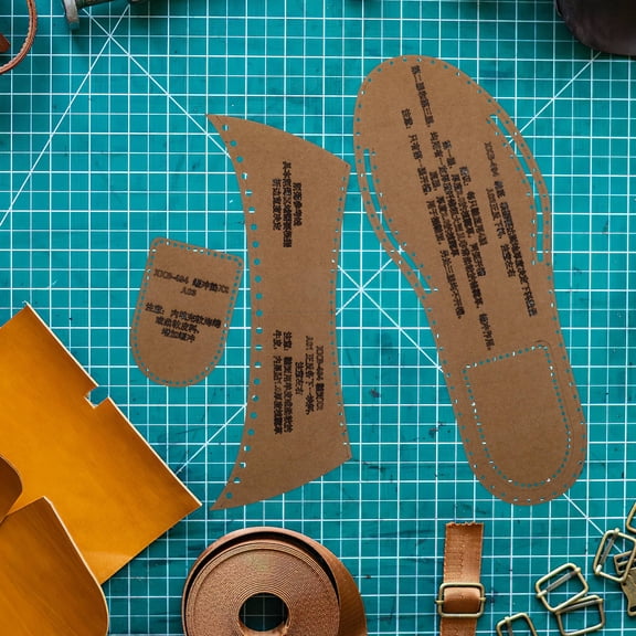 Supvox 1Set Durable Slipper Pattern Template for DIY Sandals with Kraft Paper Material