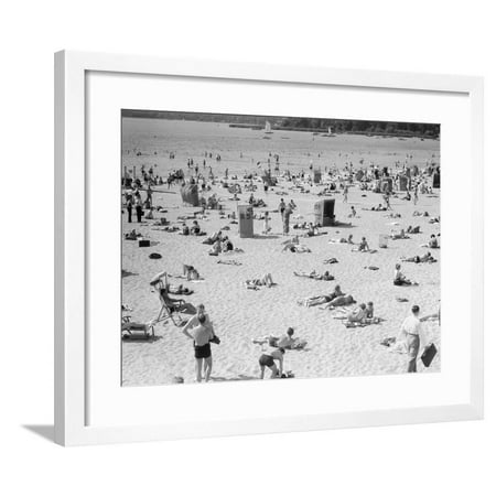 1930s Lake Shore Beach Berlin, Germany Framed Print Wall