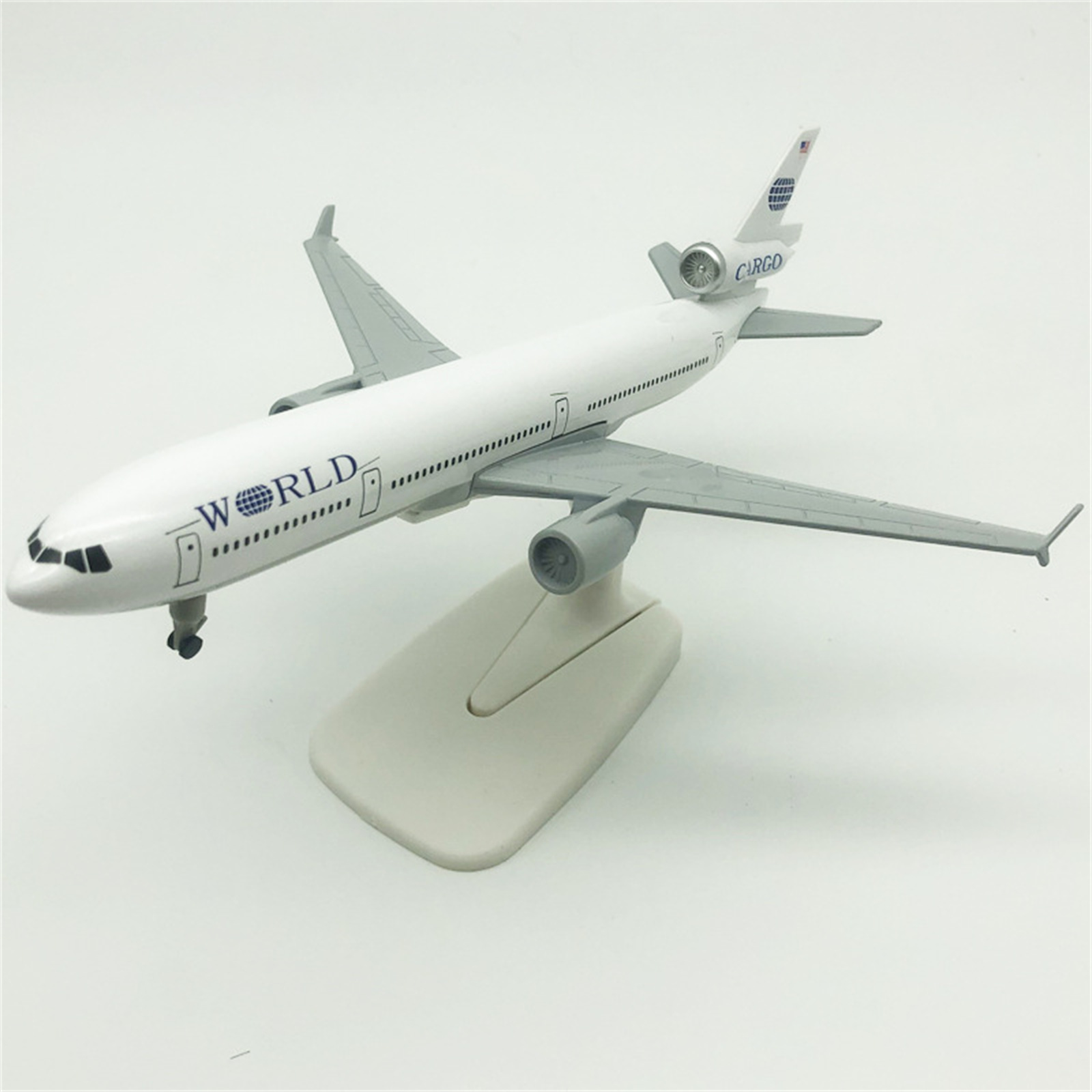 Collectible USA Cargo MD-11 Airplane Model Retro and Elegant for Aviation Enthusiasts Gifts, 21CM Length
