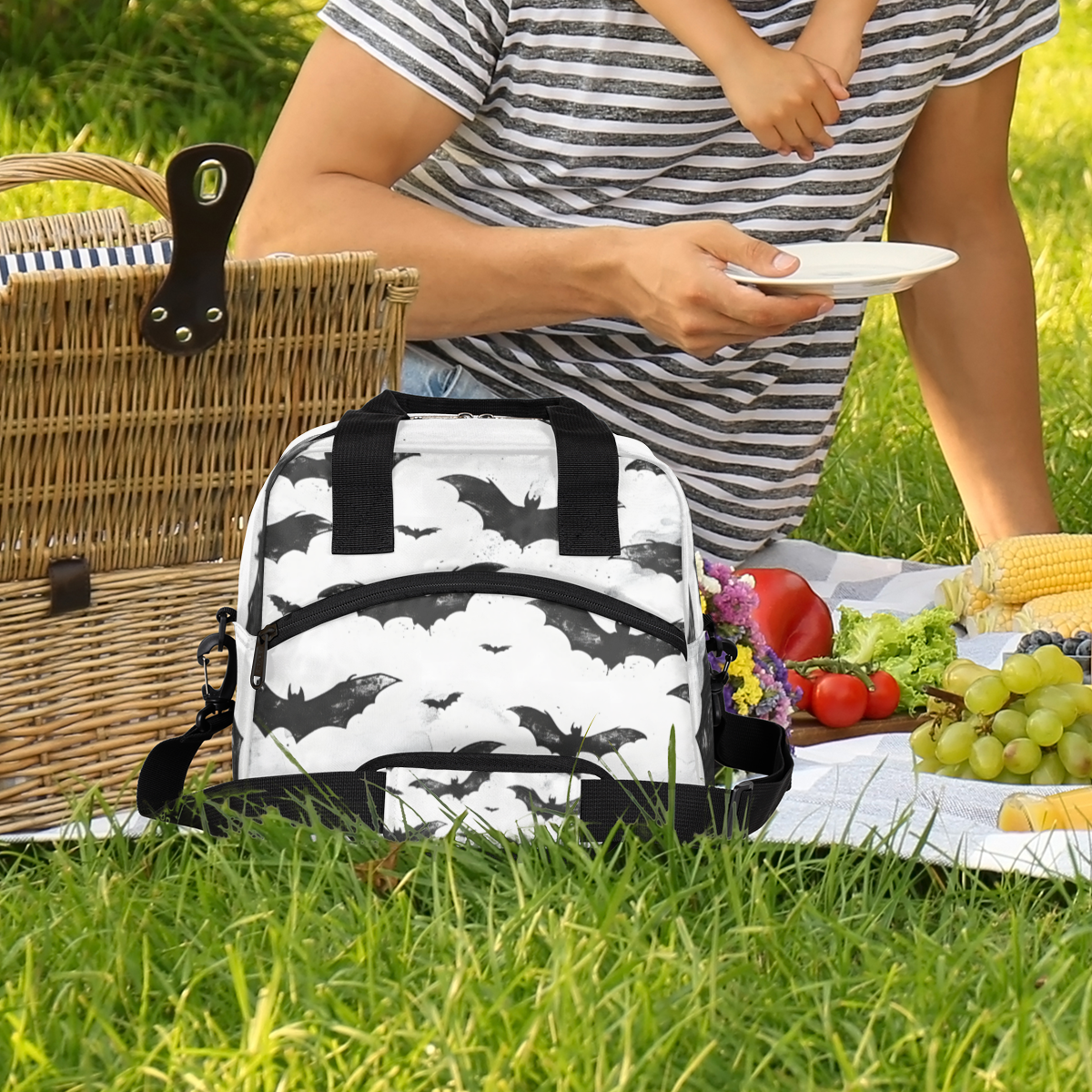 Herdesigns Halloween Bat Insulated Lunch Bag for Women Men Adults Large Reusable Lunch Box Spooky Bat Leakproof Cooler Tote Bags with Adjustable Shoulder Strap