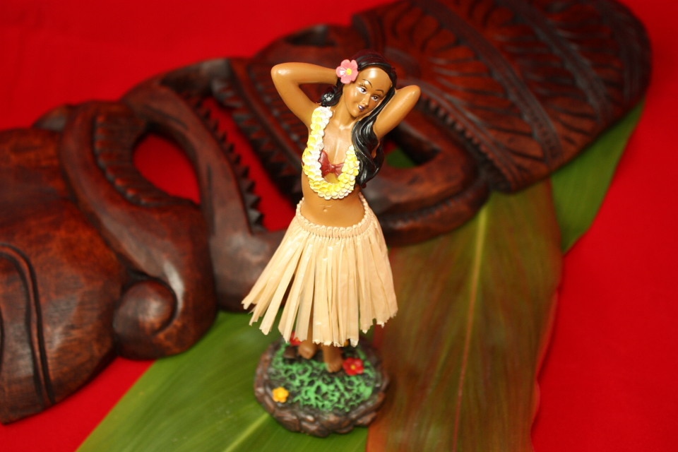 Leilani Dashboard Doll Natural Hula Girl Posing KC40628