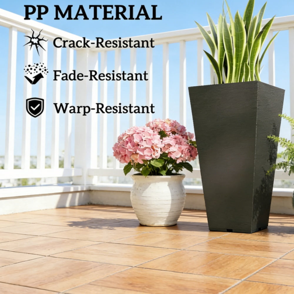 Set of 2 Plastic Flower Pots
