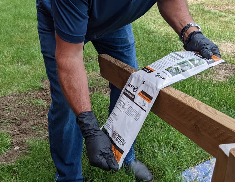 Fast 2K Deck Post Mix | Expanding Foam Concrete Alternative for Deck Post, Fence Post, Mailbox, & Playground Equipment Installs. Fast-Setting, Post Foam (1 Bag)