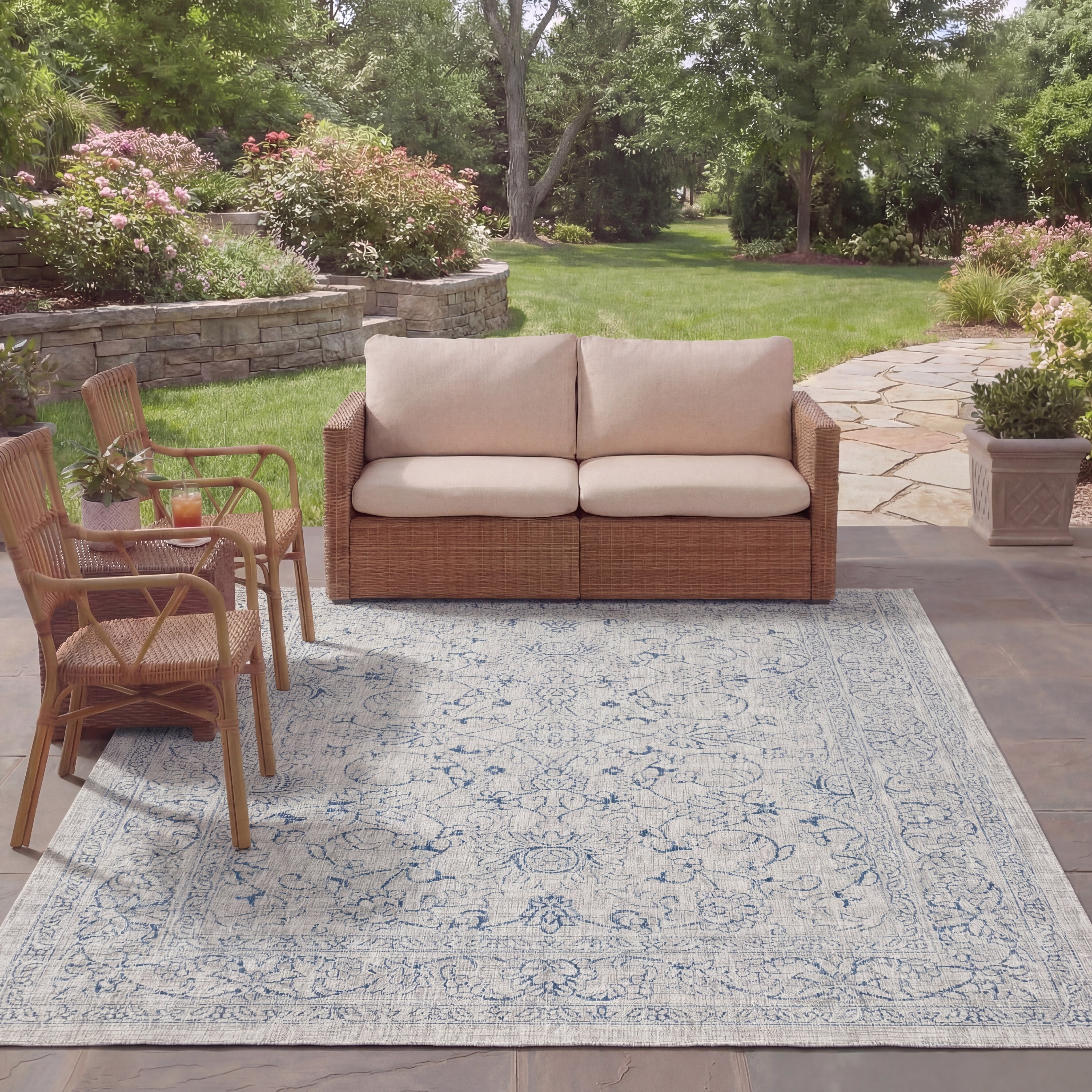 SAFAVIEH Courtyard Darin Traditional Indoor/Outdoor Area Rug, 9' x 12', Grey/Navy