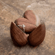 thumbnail image 5 of Caja Corazón Giratoria De Madera Nogal Para Anillos De Boda CAFE, 5 of 5