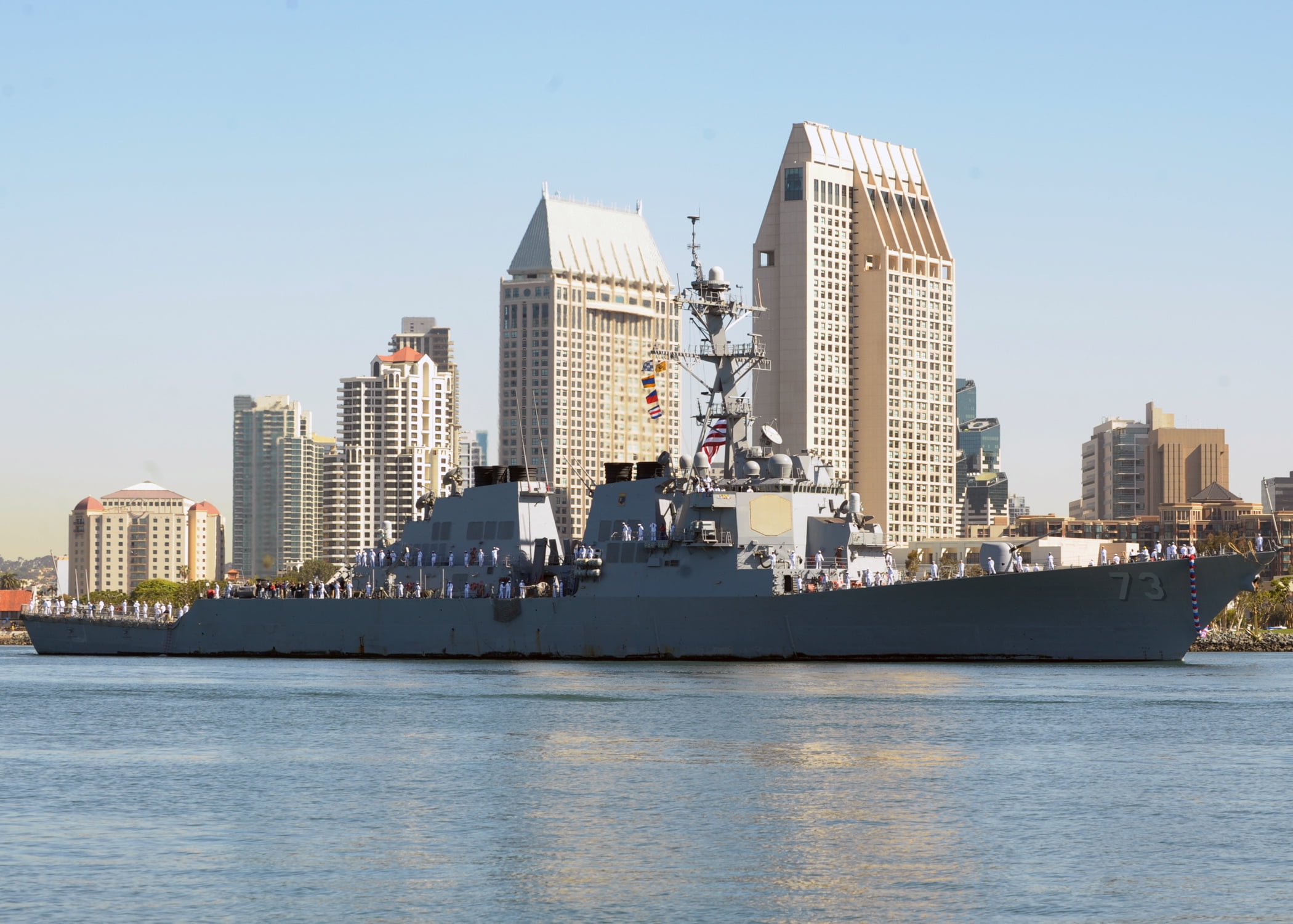 The Arleigh Burke-class guided-missile destroyer USS Decatur (DDG 73 ...