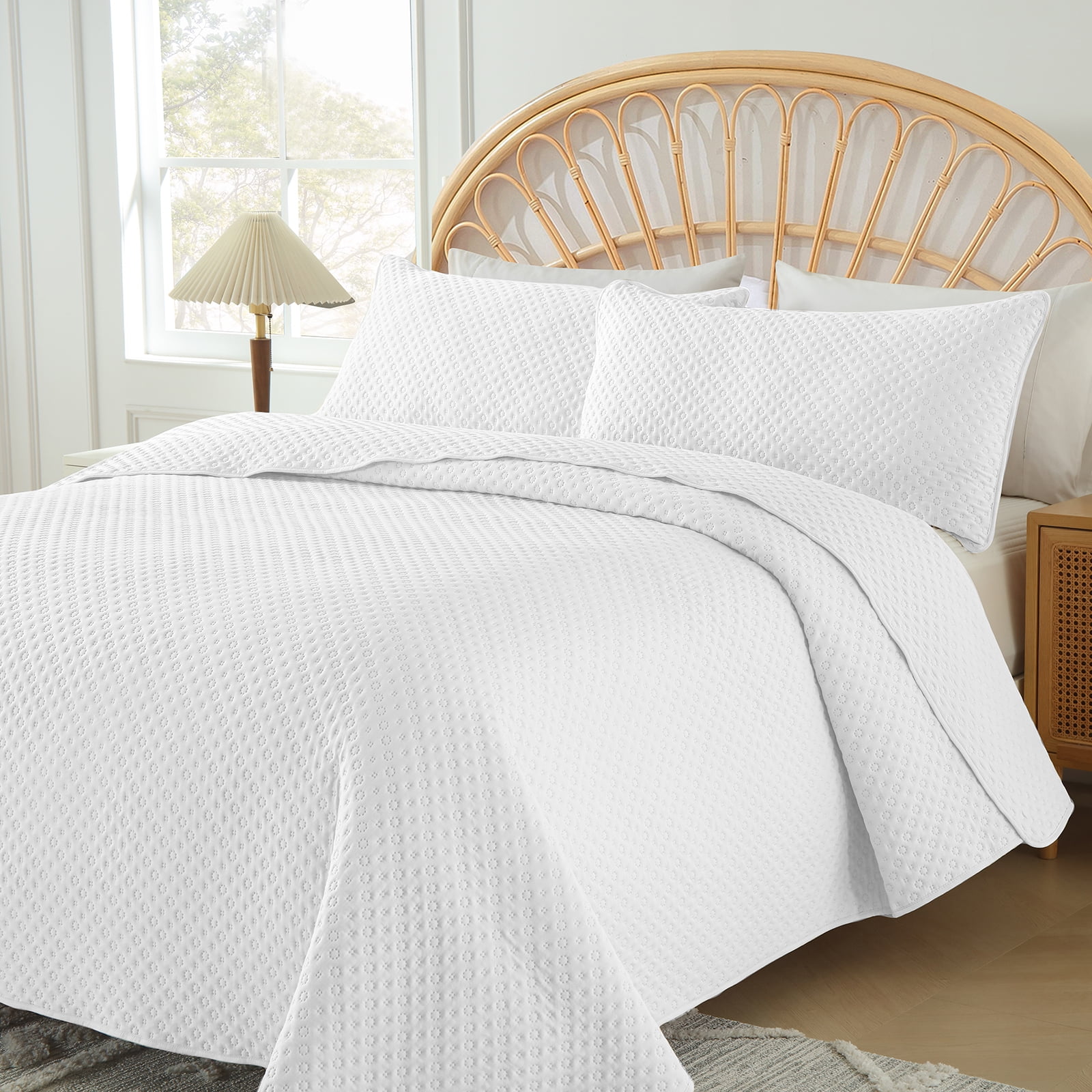 King Size Quilt Set, GREAGLE 3-Piece 120gsm Soft Warm Light Weight Ultrasonic Bedspread Reversible Comforter Velvet Bedding Set, White