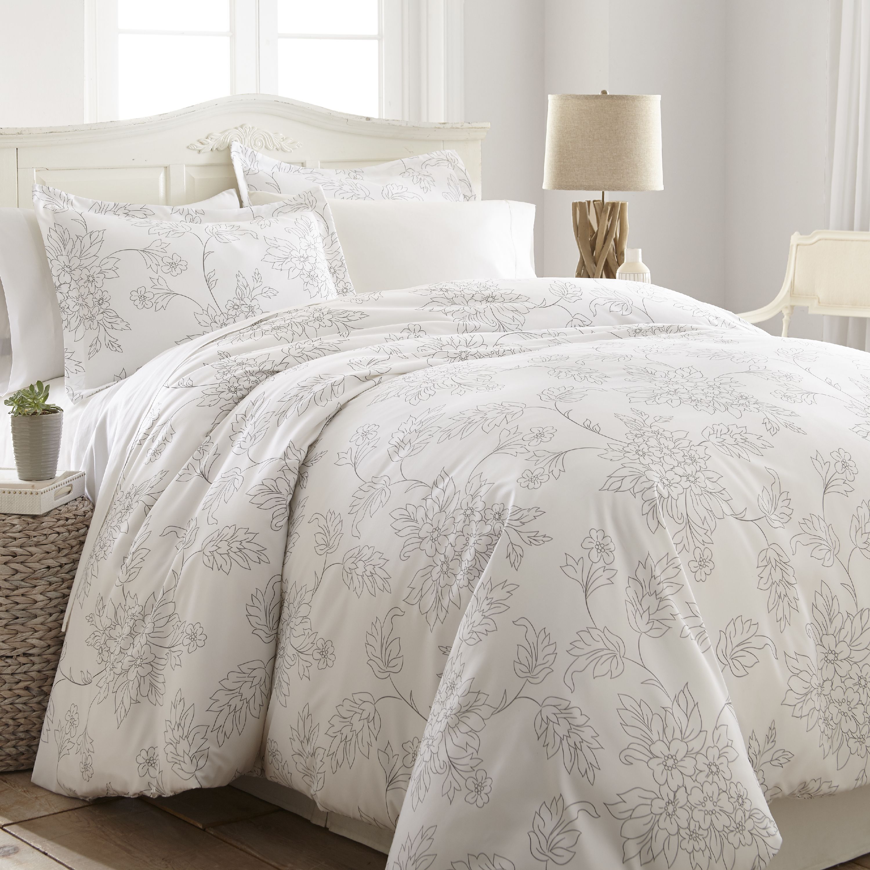 Print to Solid Reversible Comforter Set 