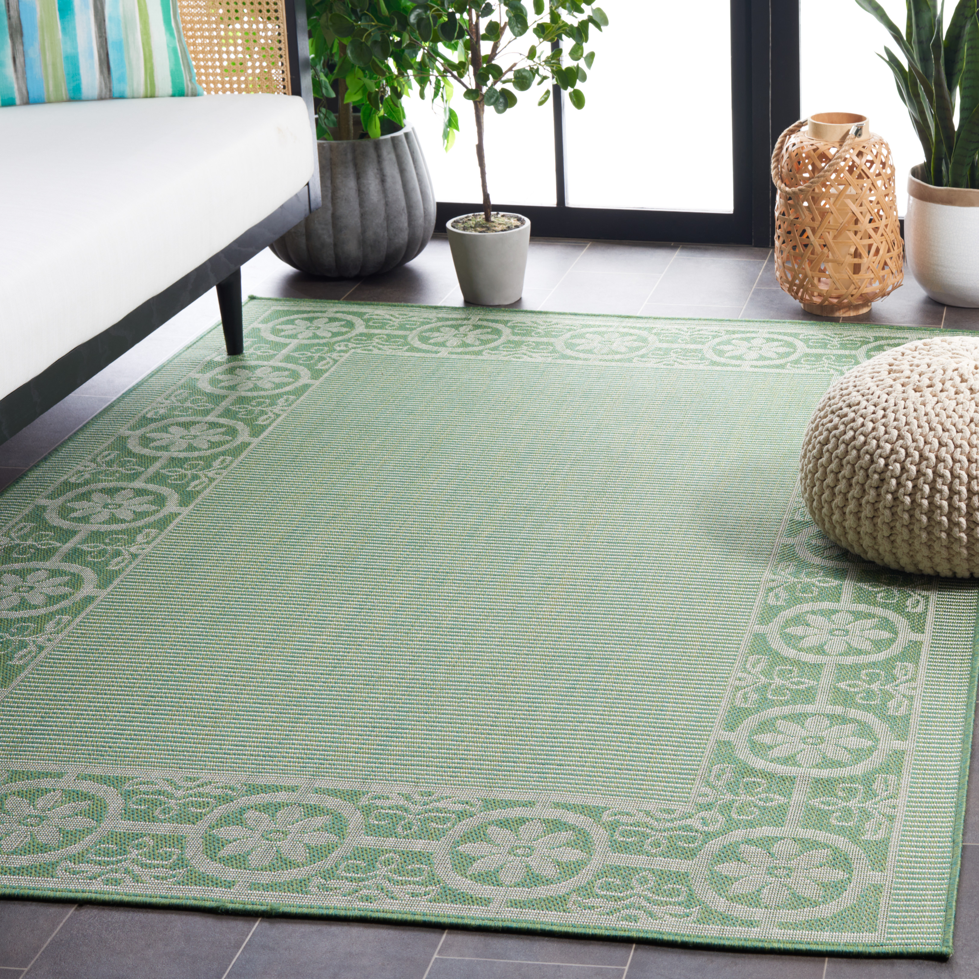 SAFAVIEH Machine Washable Rug Indoor/Outdoor Bermuda Collection - Bermuda Feride Floral Indoor/Outdoor Area Rug, Green/Ivory, 5'3" x 7'6"
