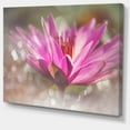 thumbnail image 2 of Lotus Rose sur Fond Abstrait - Impression sur Toile Florale, 2 of 3
