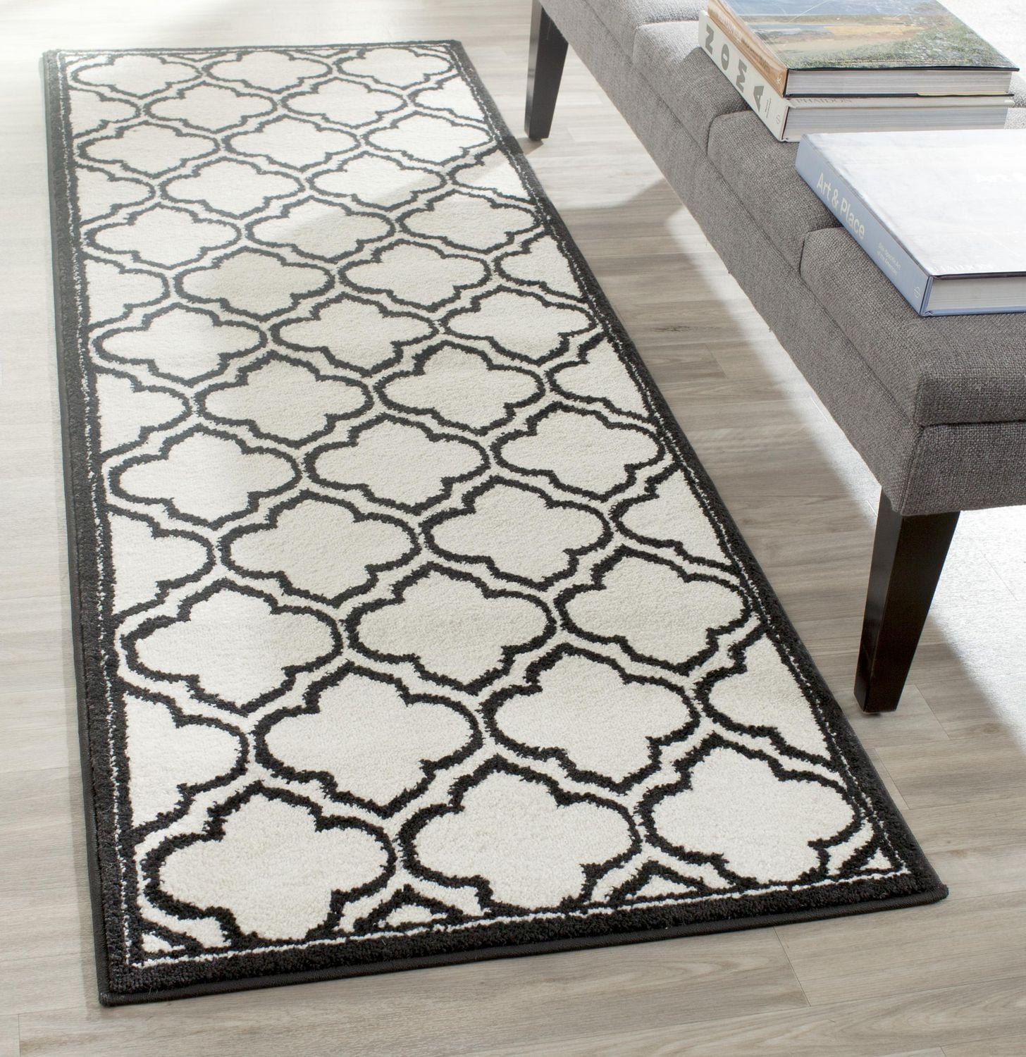 Safavieh Amherst Wilson Geometric Area Rug