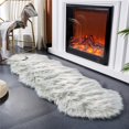 thumbnail image 3 of Alfombra EasyJoy de Piel Sintética de Oveja 61x183 cm Gris Claro, 3 of 7