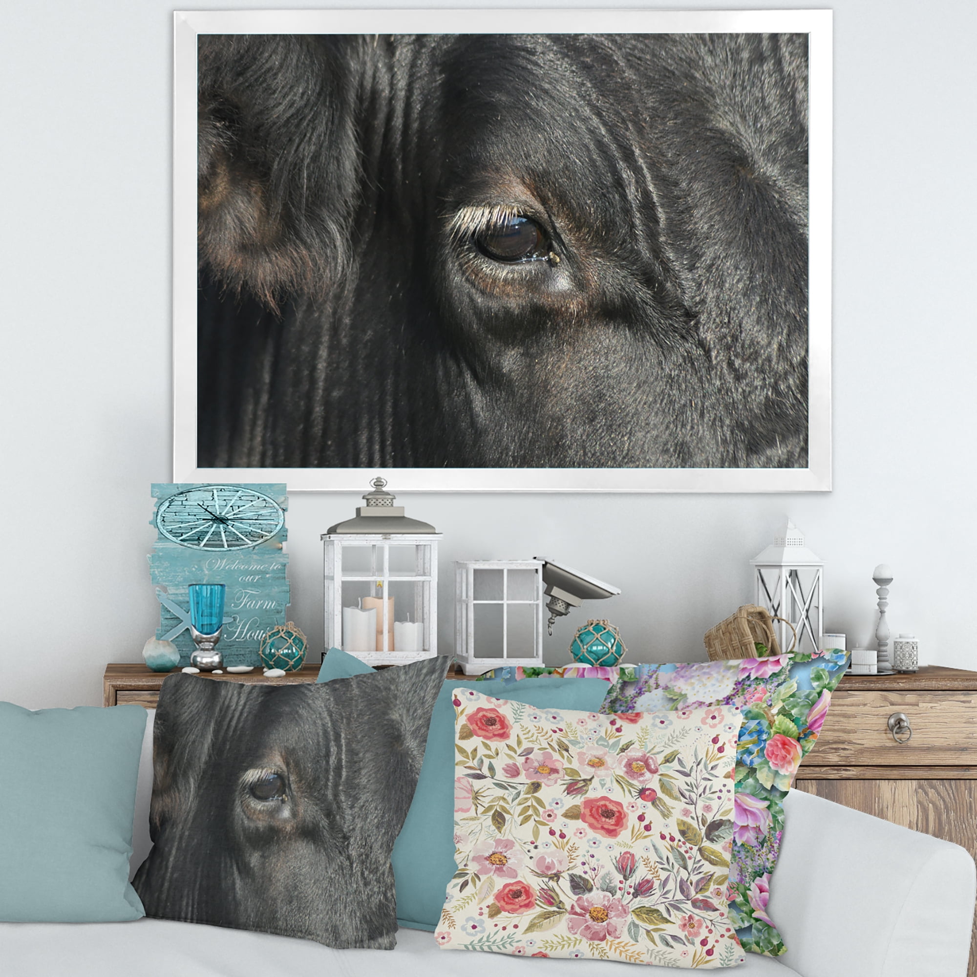 Designart 'Close-Up Of Cow Eye' Farmhouse Framed Art Print