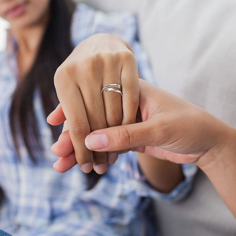 Hands hugging 2024 finger ring