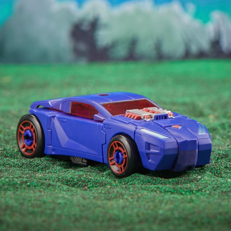 I'm torn on Legacy Evolution Deluxe Class Cyberverse Universe Shadow