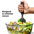 thumbnail image 4 of Herramienta para Aguacate OXO Good Grips para Sacar y Aplastar, 4 of 9