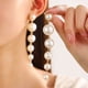 thumbnail image 1 of Pendientes Largos de Perlas de Moda para Mujer | Joyas Navideñas Únicas | Metal Brillante | Regalo Ideal de Navidad | 1 Par, 1 of 7