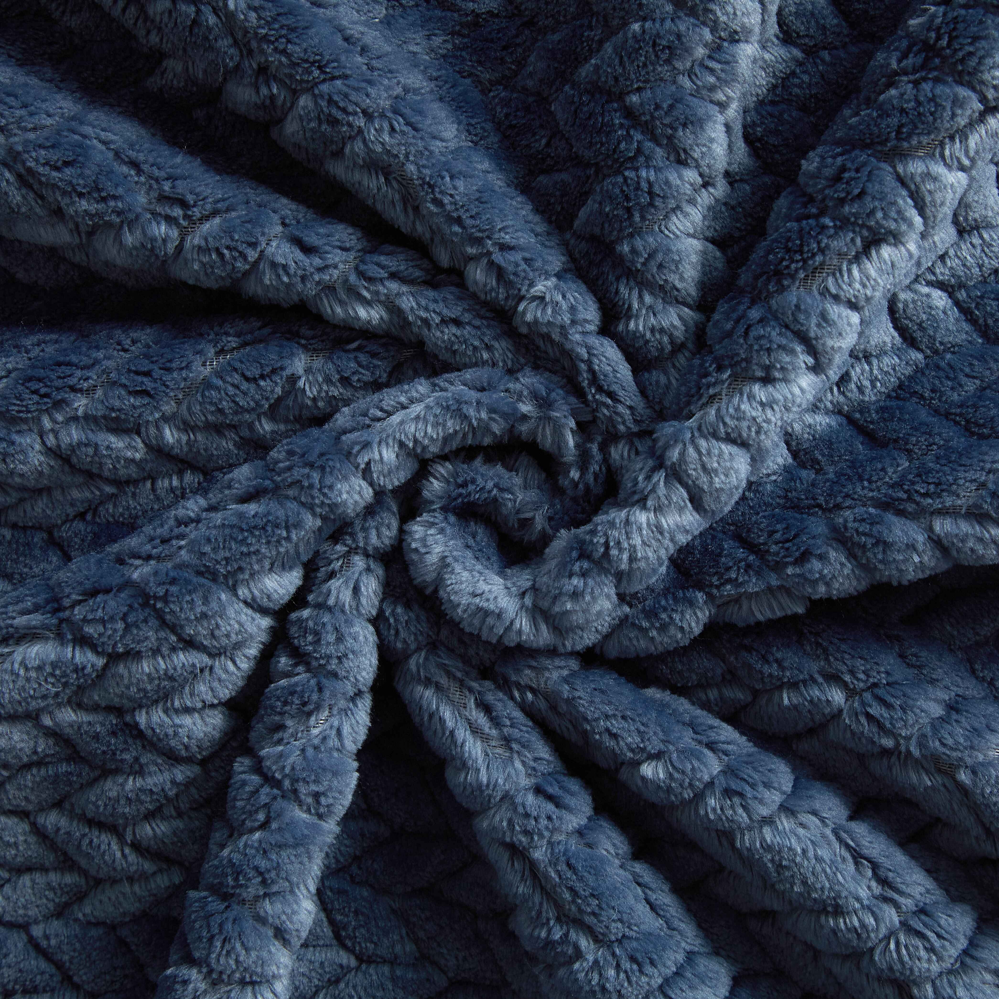 Mainstays Plush Textured Blanket, Indigo, Full/Queen 90" x 90"