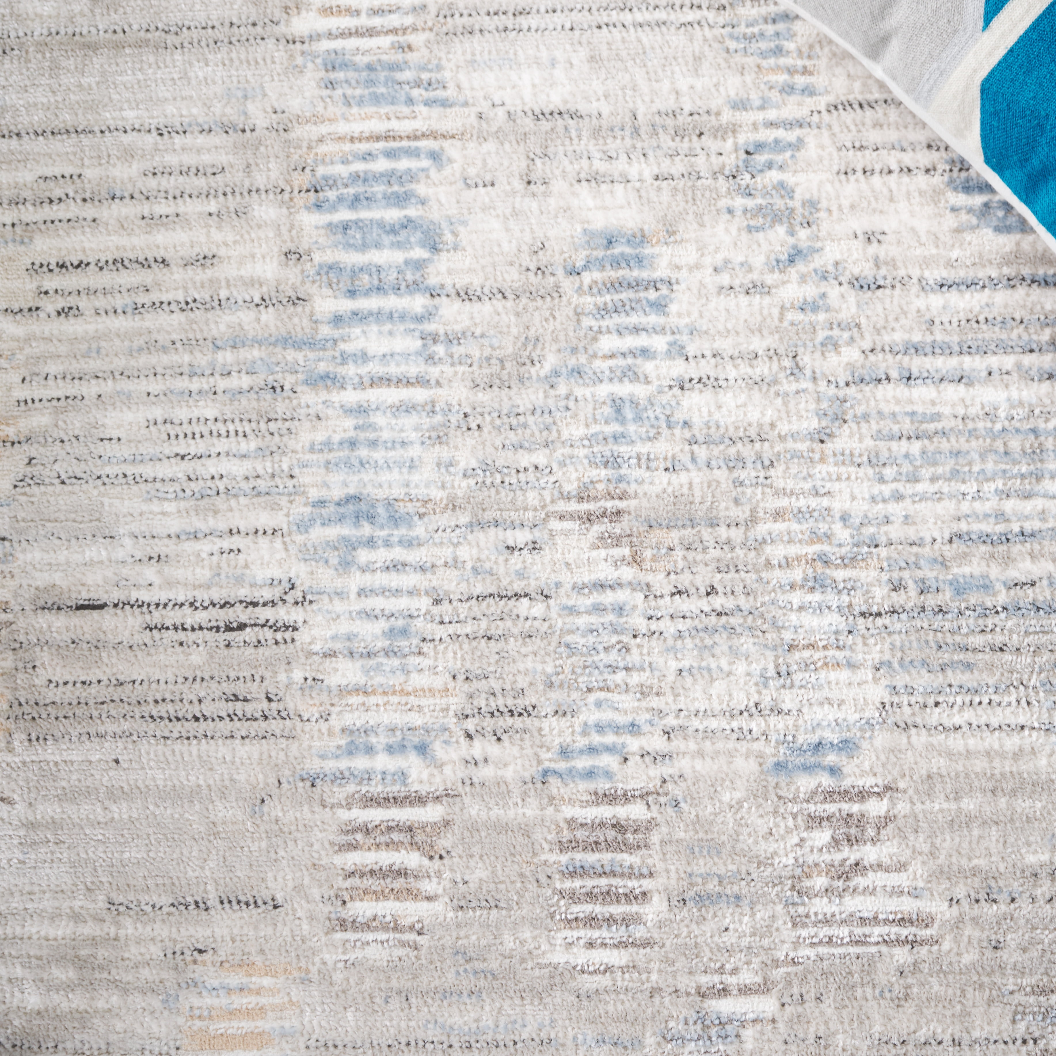 SAFAVIEH Quincy Abraham Abstract Indoor/Outdoor Area Rug, Ivory/Light Grey, 8' x 10'