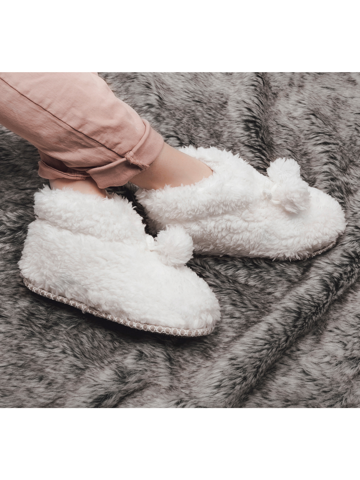 Muk Luks Faux Fur Bootie Slipper (Women's)
