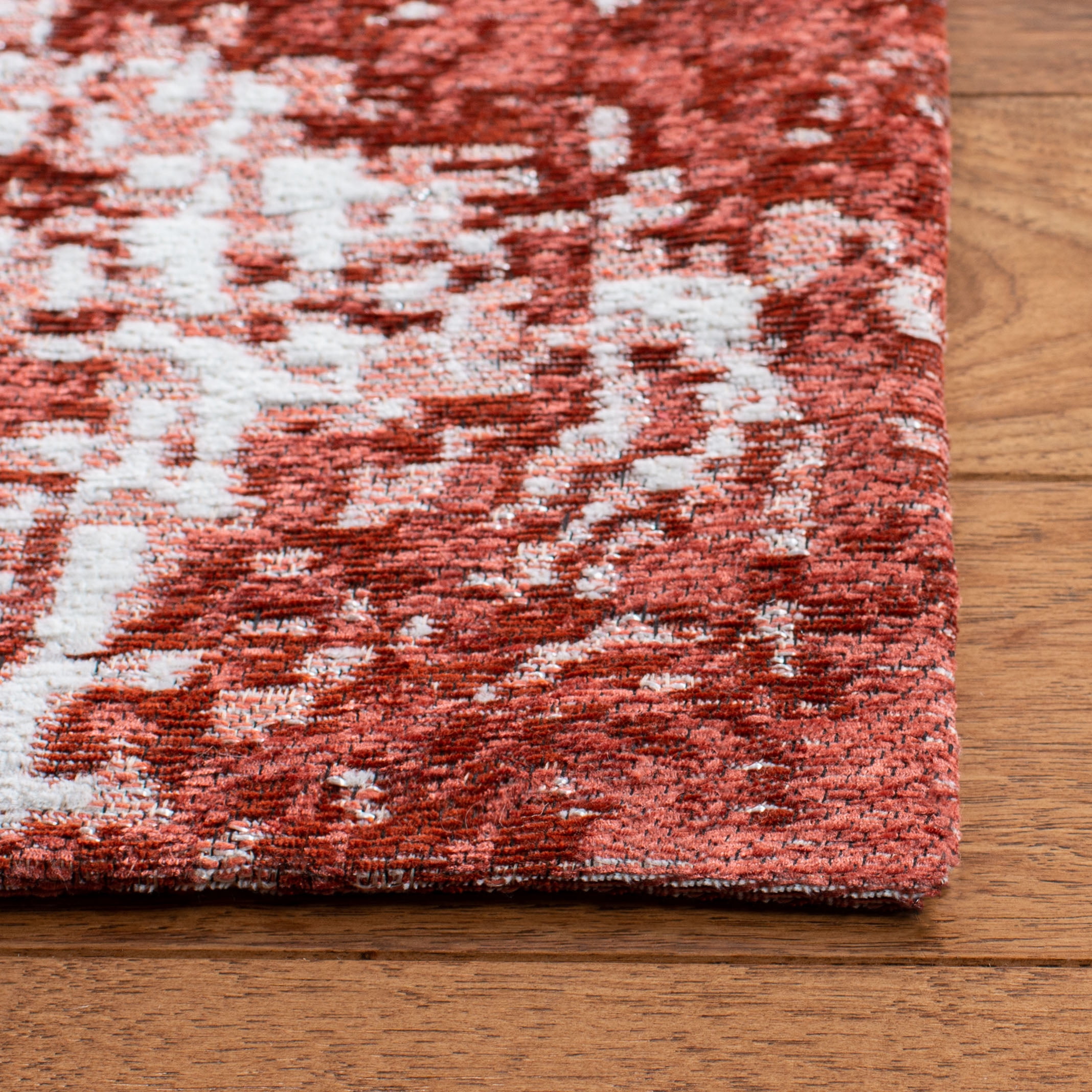 SAFAVIEH Classic Vintage Giuseppe Overdyed Area Rug, Rust/Ivory, 6' x 9'