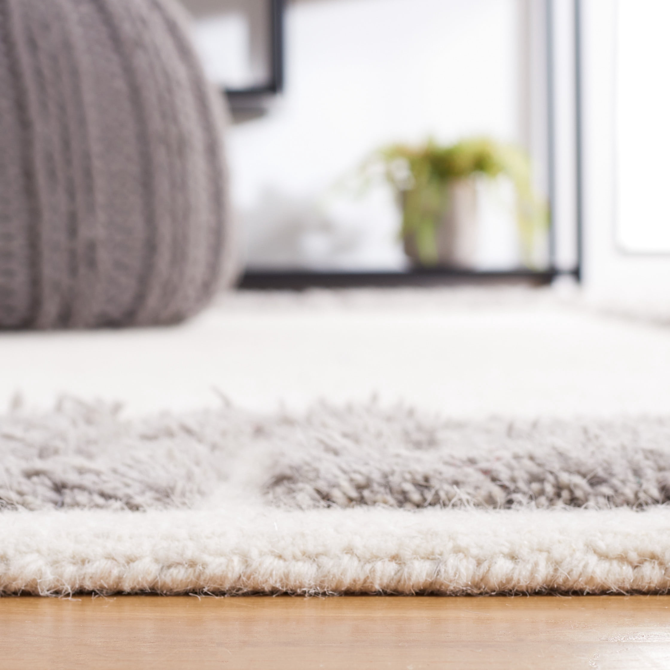 SAFAVIEH Metro Ethelred Bordered Area Rug, Ivory/Grey, 8' x 10'