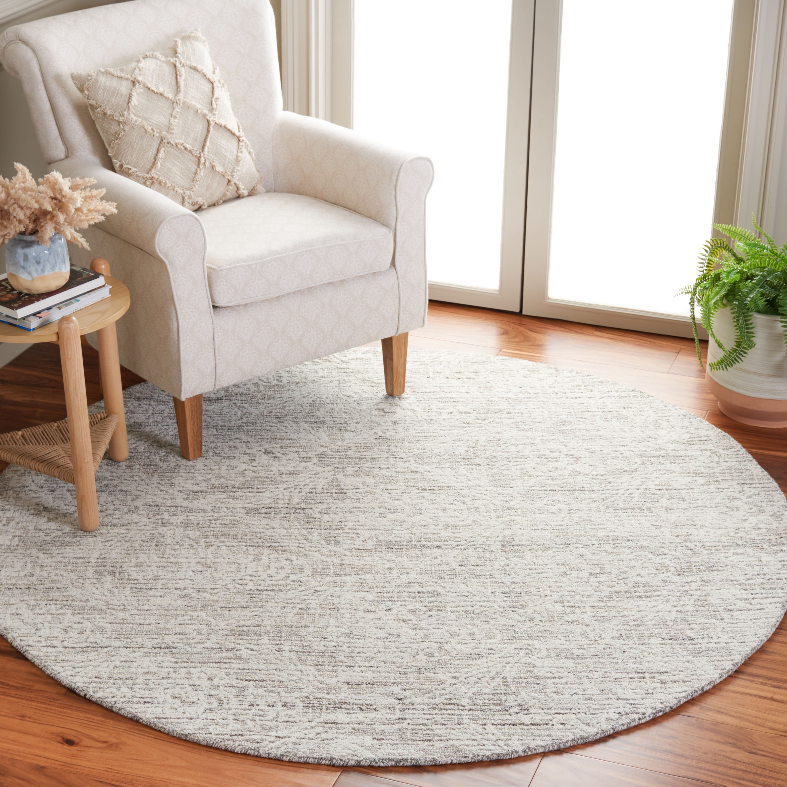 SAFAVIEH Ebony Acacia Diamond Area Rug, Grey/Ivory, 6' x 6' Round
