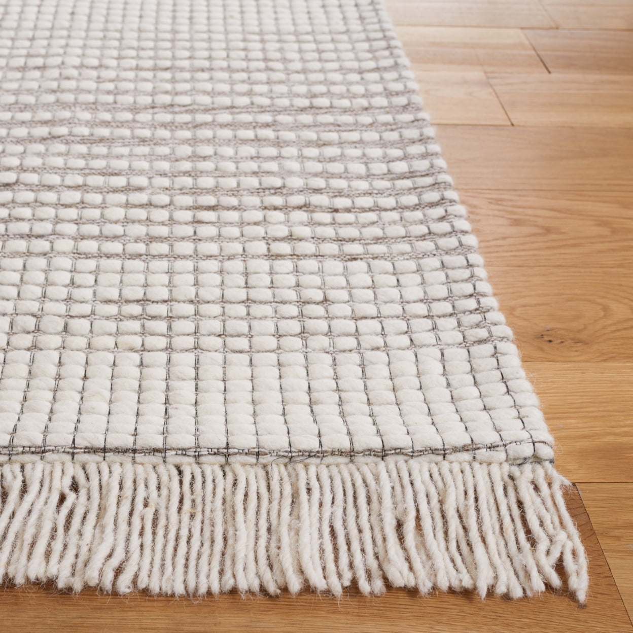 SAFAVIEH Marbella Peronal Distressed Area Rug, Ivory/Dark Brown, 5' x 8'