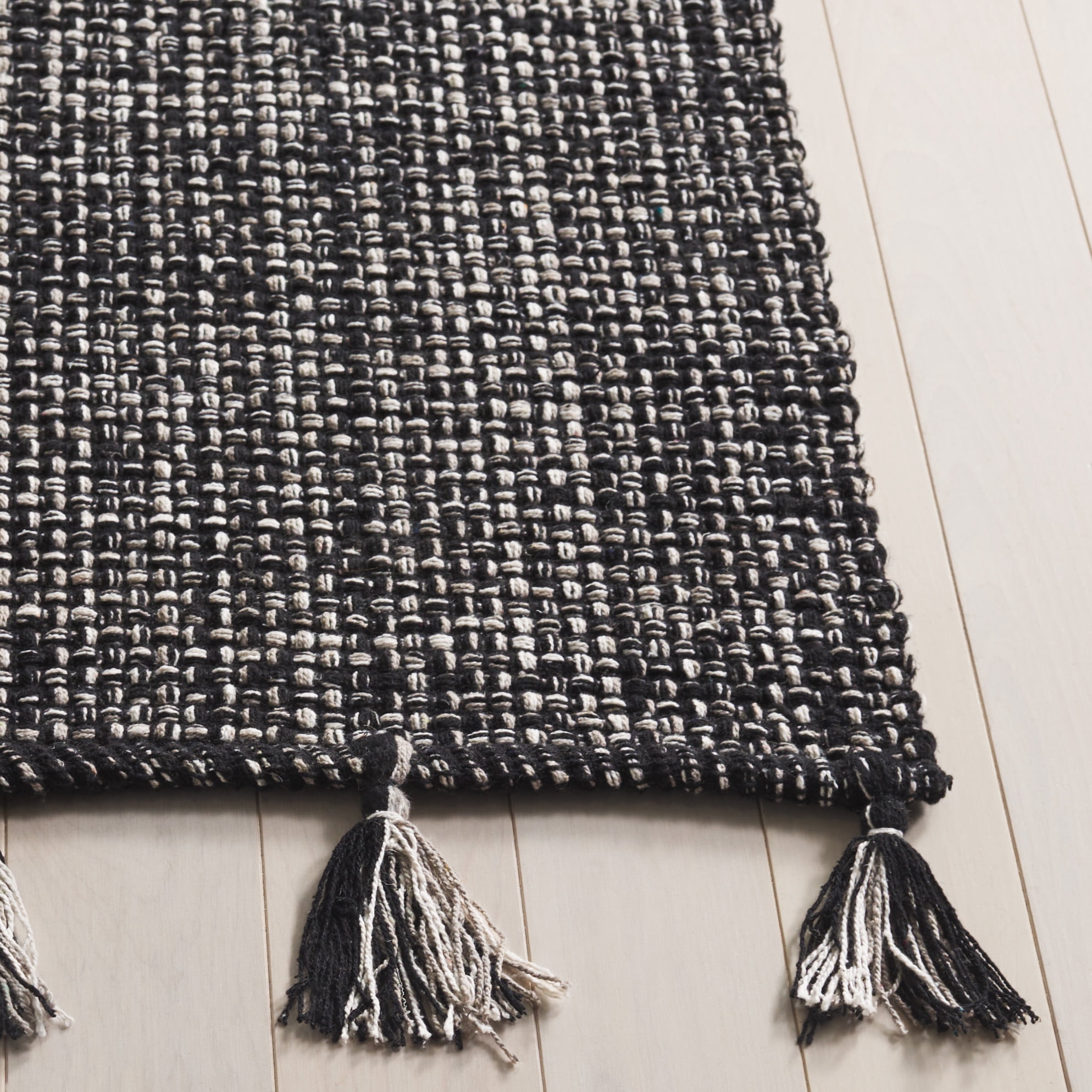 SAFAVIEH Montauk Ombre Solid Area Rug, Black, 6' x 6' Square