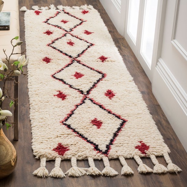 SAFAVIEH Casablanca Winnie Geometric Fringe Shag Runner Rug, Ivory