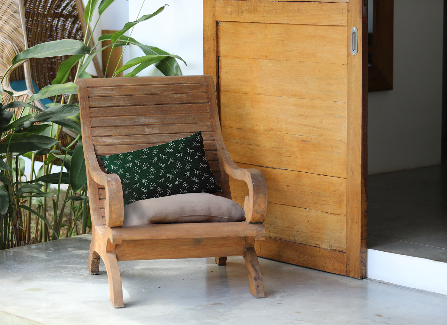 Simply Daisy Pine Colored Scattered Trees Winter Soft Spun Polyester Indoor/Outdoor Throw Pillow, 14" x 20"
