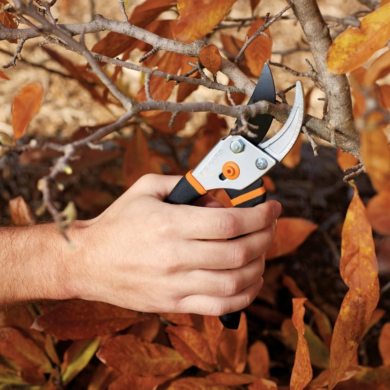 Fiskars Traditional Bypass Pruner, Steel Blade and Non-Slip