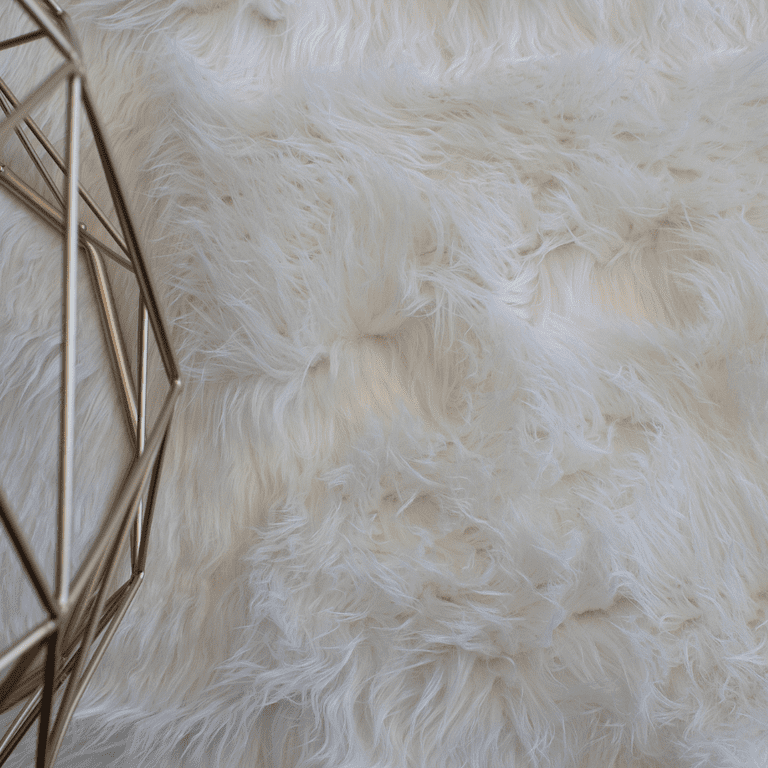 RugBerry White Faux Fur Sheepskin Hand-Tufted 6x9 ft Indoor Shag