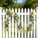 thumbnail image 4 of Guirnalda Artificial de Mariposas, Margaritas, Rosas y Eucaliptos para Exteriores, Decoración de Primavera y Verano para Patio, Vallas y Puertas., 4 of 7