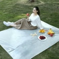 thumbnail image 4 of Fiudx Esterilla de Picnic Desechable, Manta Impermeable y Resistente a La Humedad para Exteriores, Ligera y Portátil, Accesorio de Viaje Fácil de Guardar, Perfecta para Picnics En La Playa o Fiestas, 4 of 6